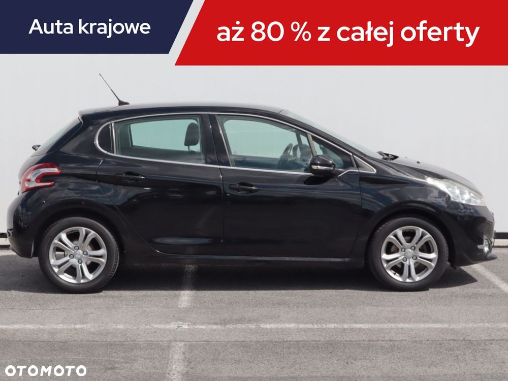 Peugeot 208 - 8