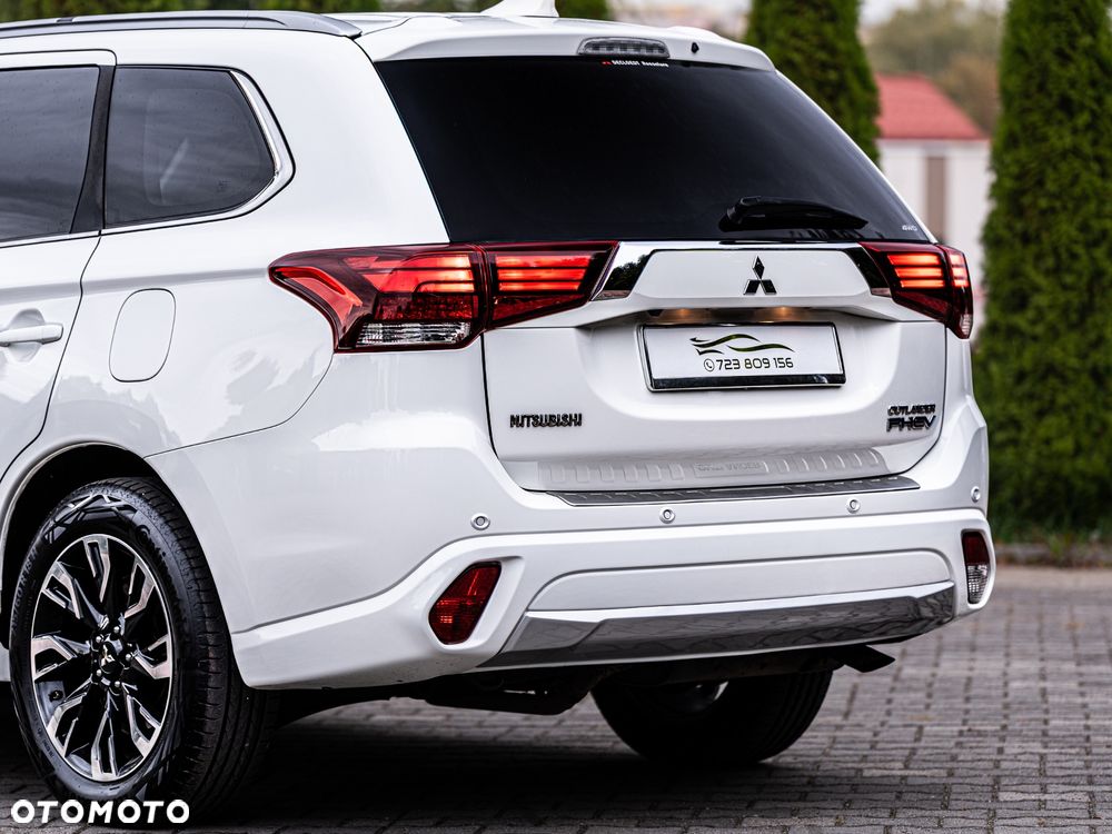 Mitsubishi Outlander 2.0 4WD Plug-In Hybrid Plus - 19