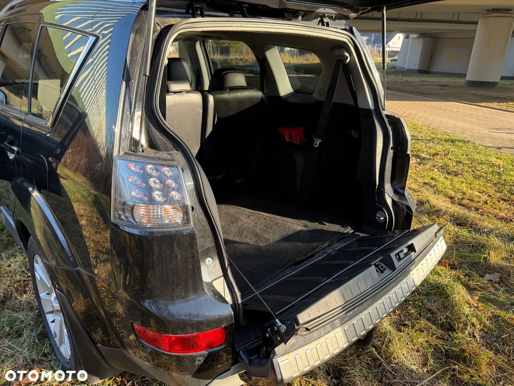 Mitsubishi Outlander 2.0 DID Intense + - 9