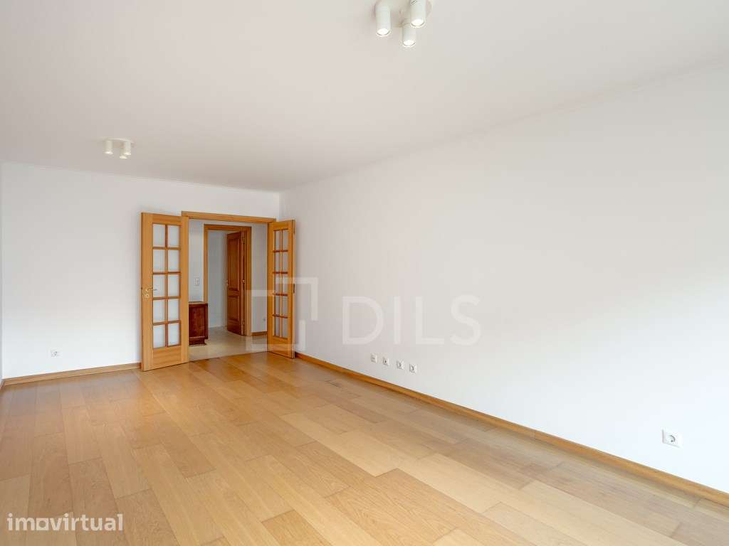 Apartamento T3, com garagem e arrecadação, no Alto do Lumiar - Grande imagem: 3/30