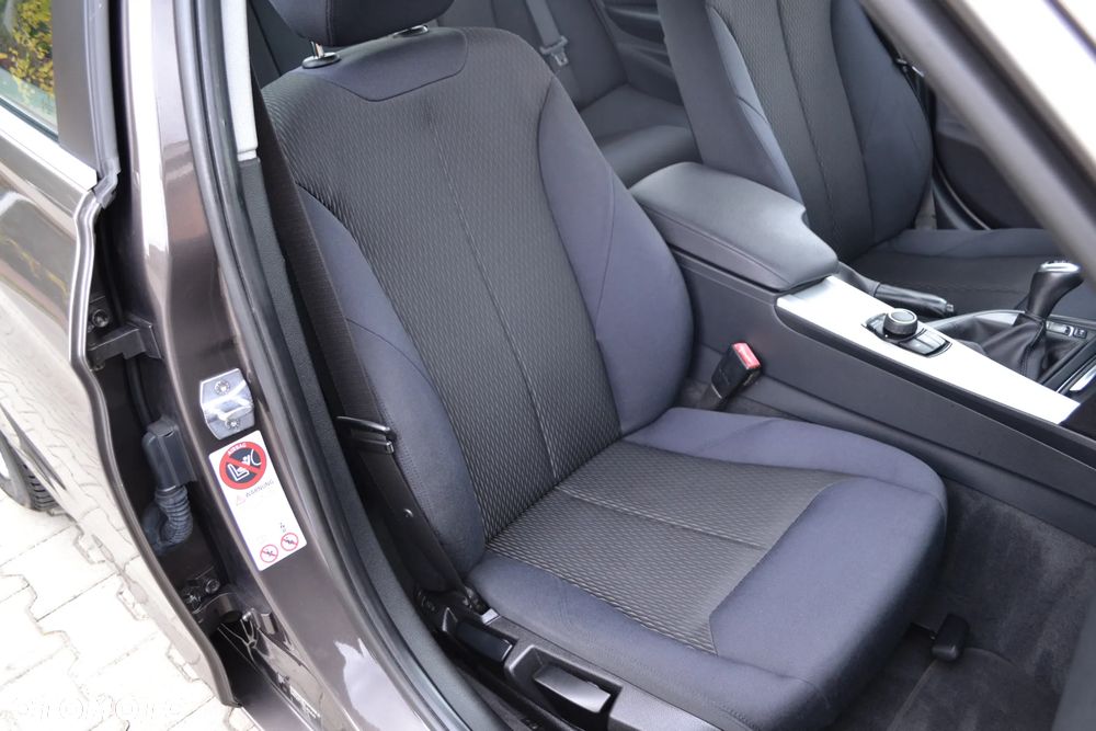 BMW Seria 3 - 32