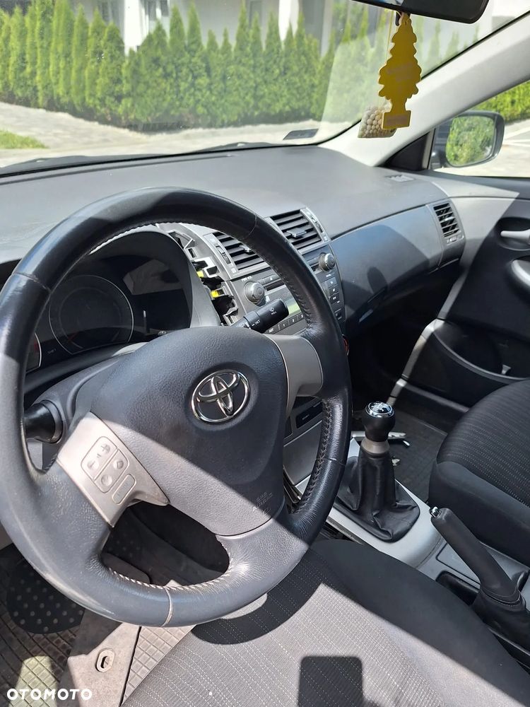 Toyota Corolla 1.6 VVT-i Luna - 4