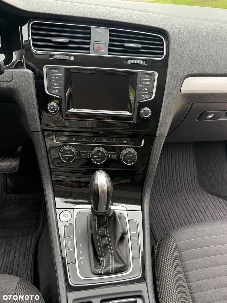Volkswagen Golf - 27