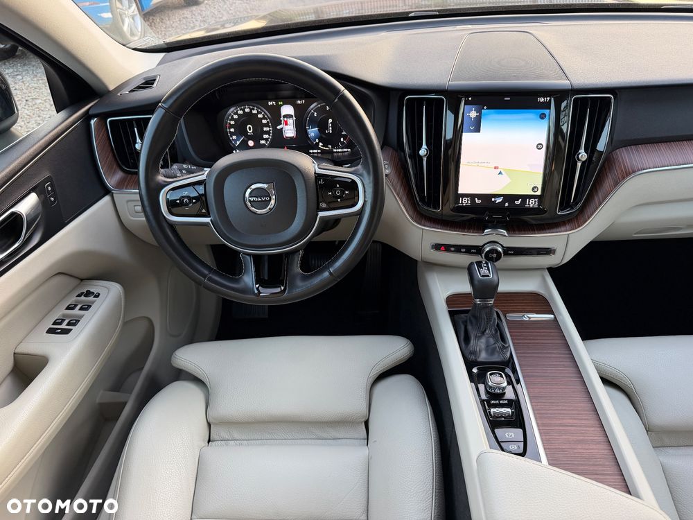 Volvo XC 60 D4 Momentum Pro - 9