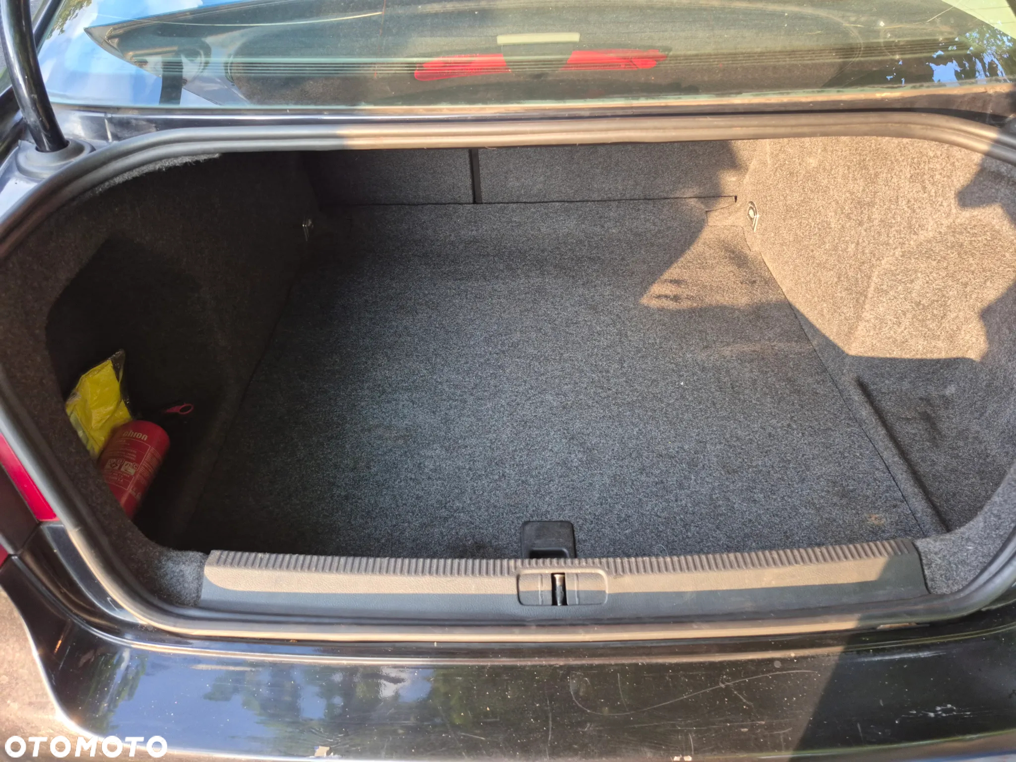Volkswagen Passat 1.6 FSI Comfortline - 12