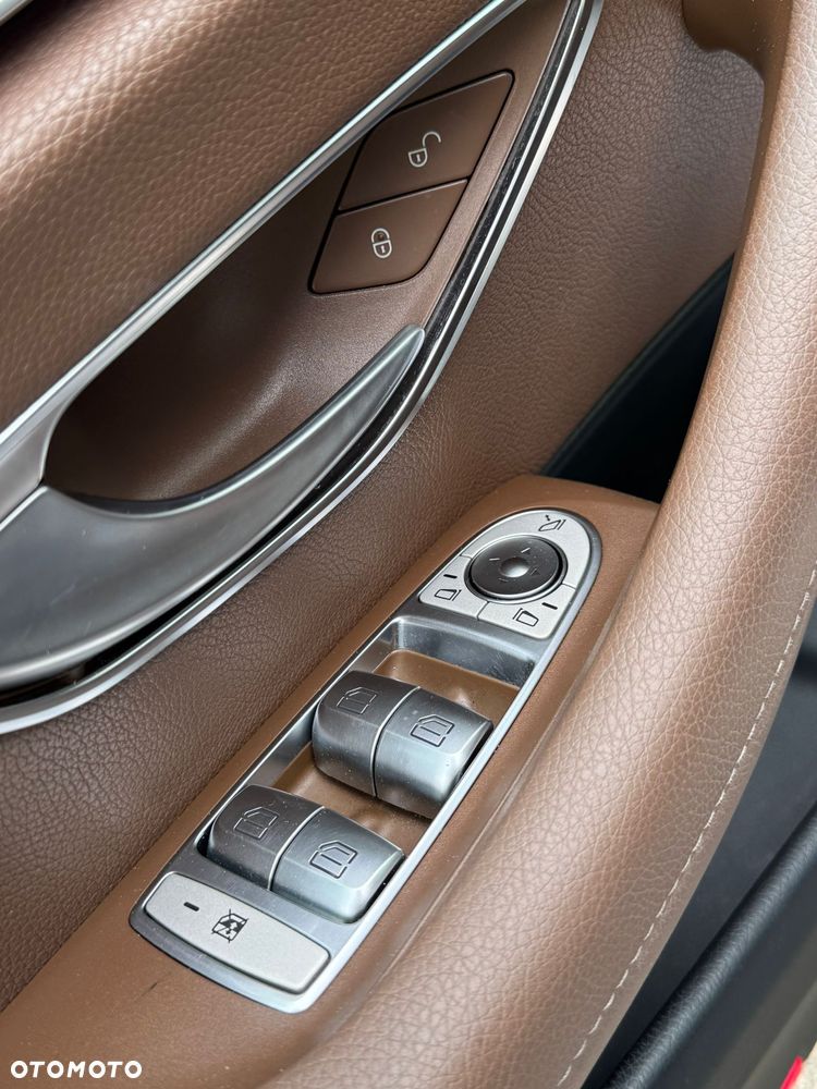 Mercedes-Benz Klasa E 220 d 9G-TRONIC - 22