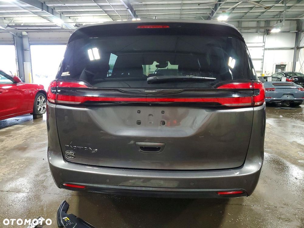 Chrysler Pacifica - 7