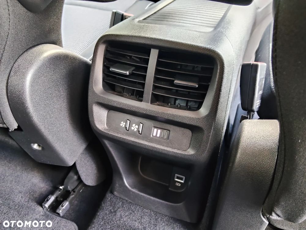 Toyota Proace City Verso 1.2 Turbo L1 Team Deutschland - 39