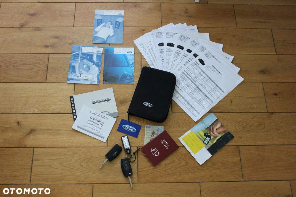 Ford Focus 2.0 Ghia - 38