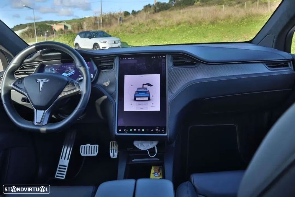Tesla Model X - 16