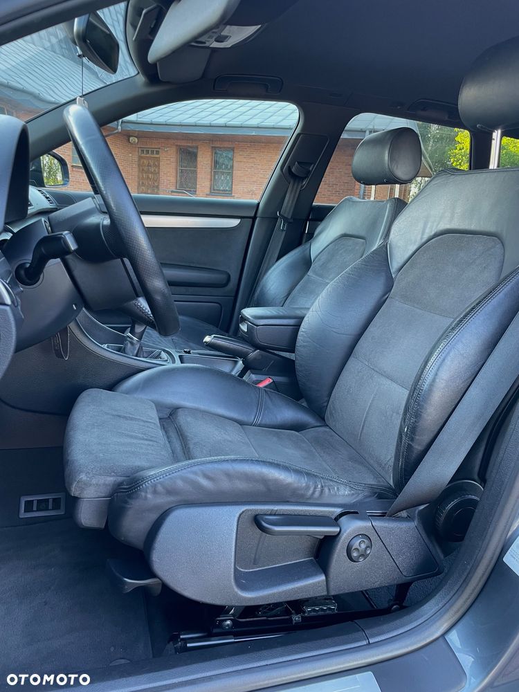 Audi A4 Avant 2.0T FSI - 16