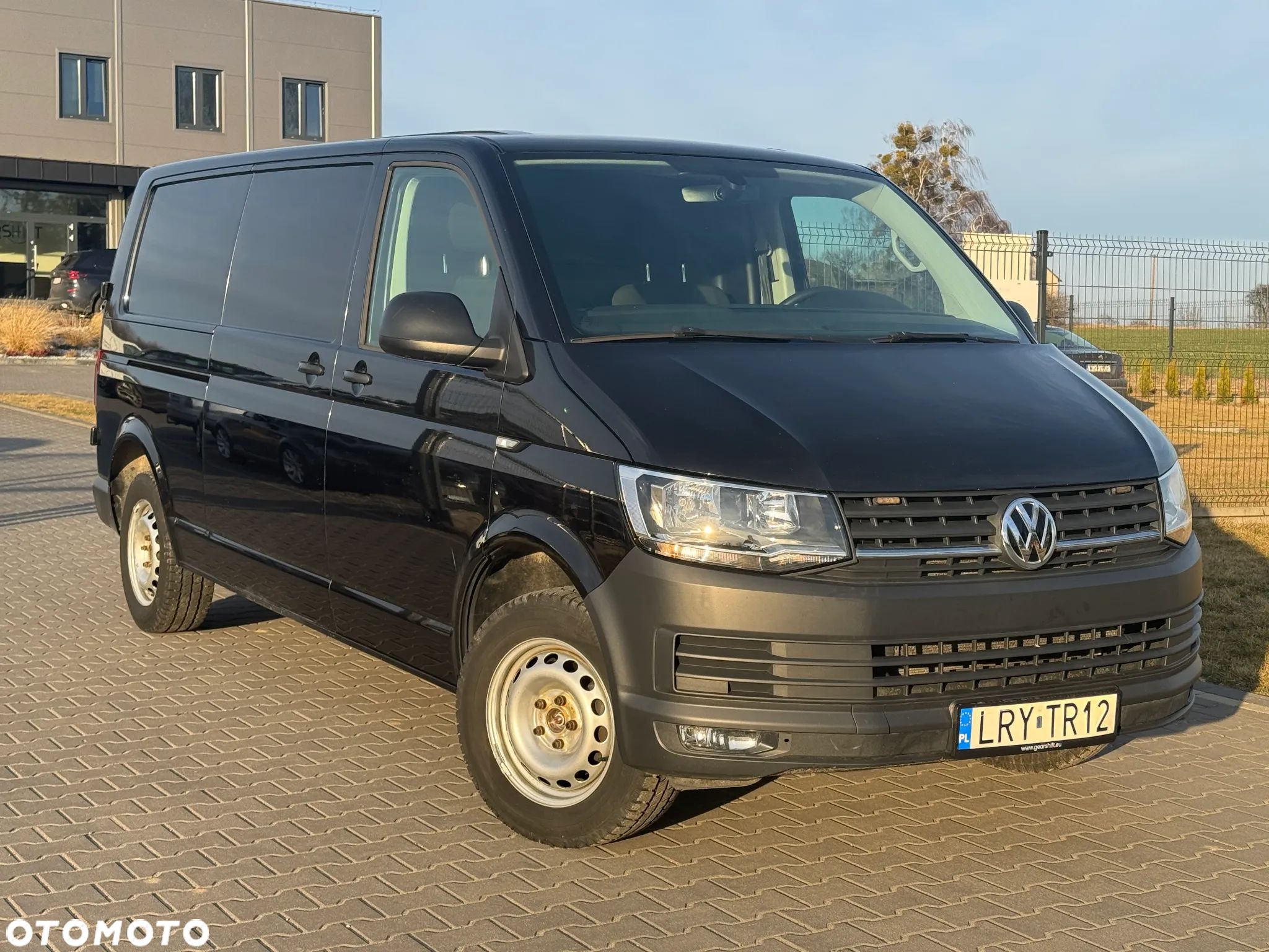 Volkswagen Transporter - 1