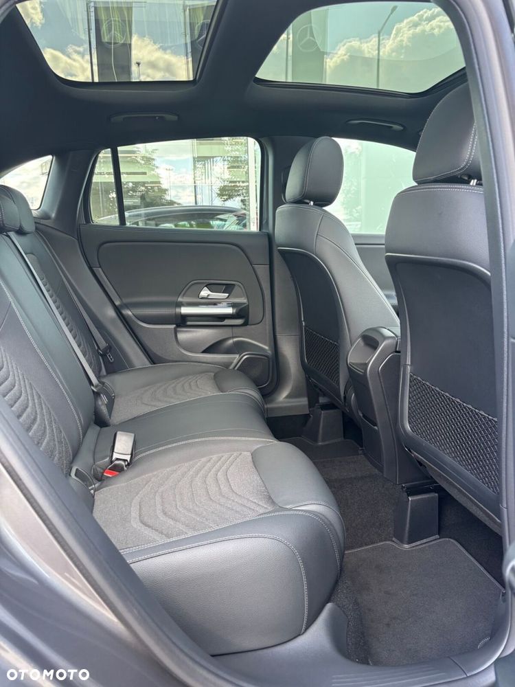 Mercedes-Benz GLA - 24