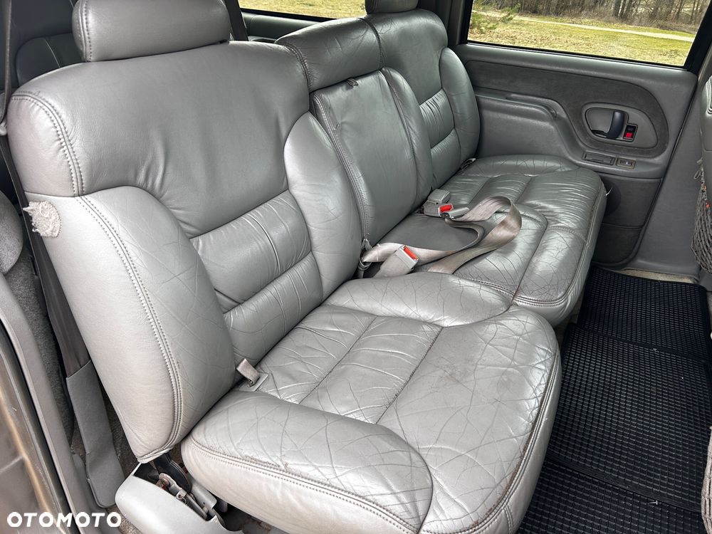 Chevrolet Suburban - 9