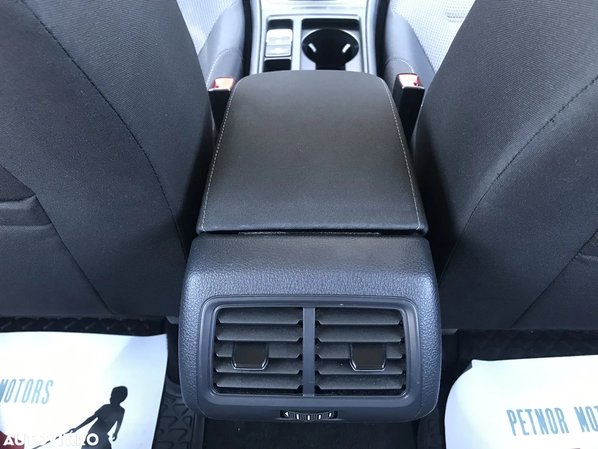 Volkswagen Golf 1.6 TDI Comfortline - 35