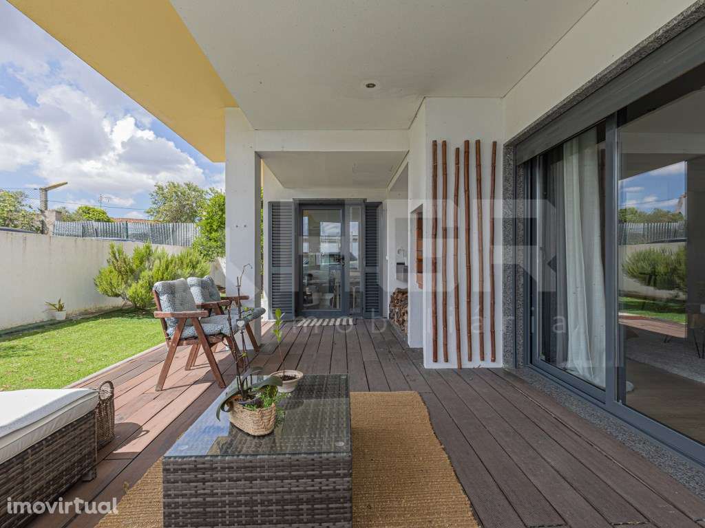 MORADIA V4 | SEMI-NOVA | 2 PISOS | GARAGEM | EXCELENTES ACESSOS ROD... - Grande imagem: 5/19