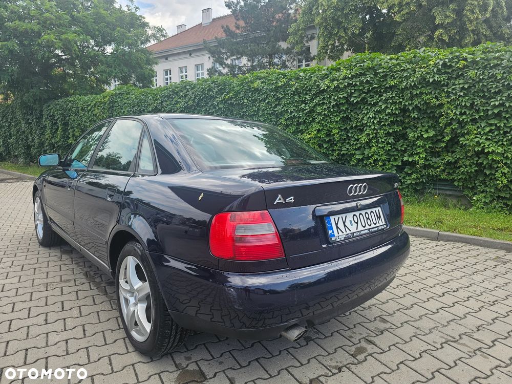 Audi A4 Limousine 1.8 - 8