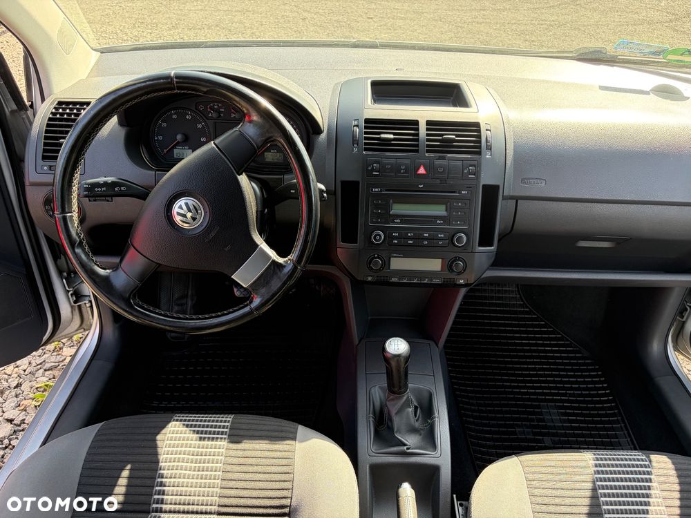 Volkswagen Polo 1.4 16V Comfortline - 24