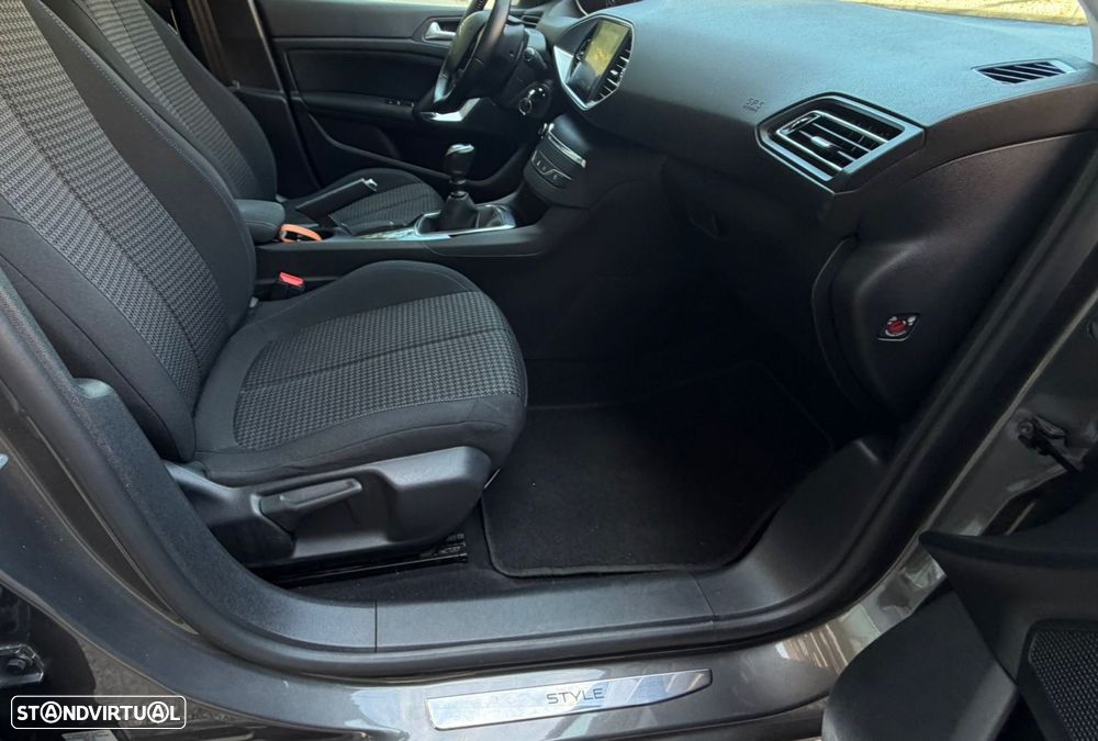 Peugeot 308 SW PureTech 110 Stop & Start Style - 12