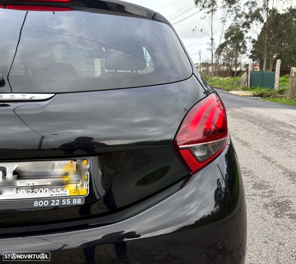 Peugeot 208 1.2 PureTech Signature - 21