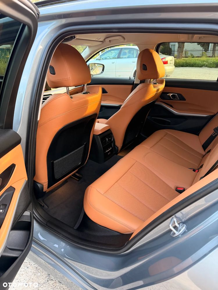 BMW Seria 3 318i - 13