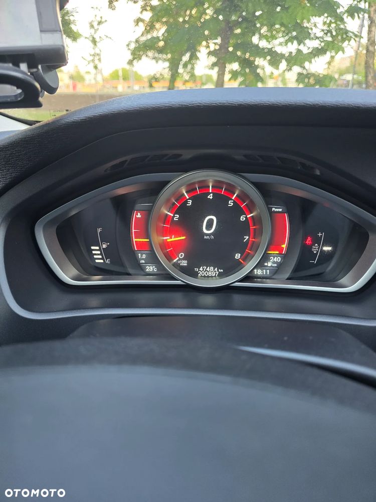 Volvo V40 T2 Drive-E Momentum - 10