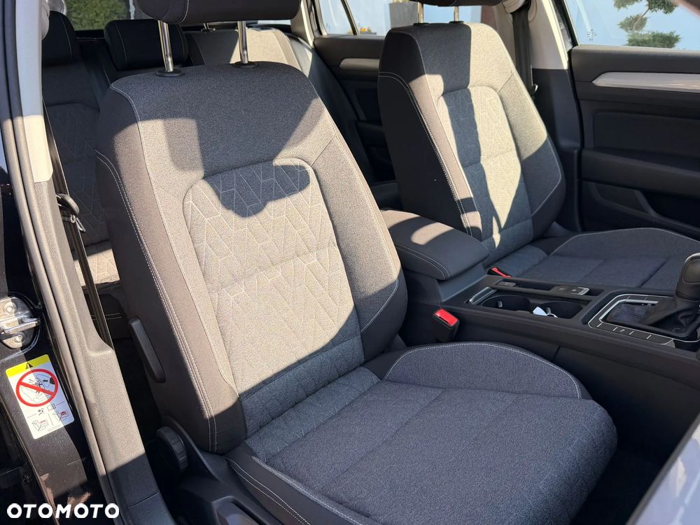 Volkswagen Passat Variant 2.0 TDI SCR DSG Elegance - 21