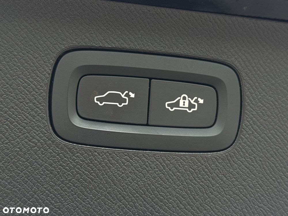 Volvo XC 90 B5 D AWD Plus Dark - 36