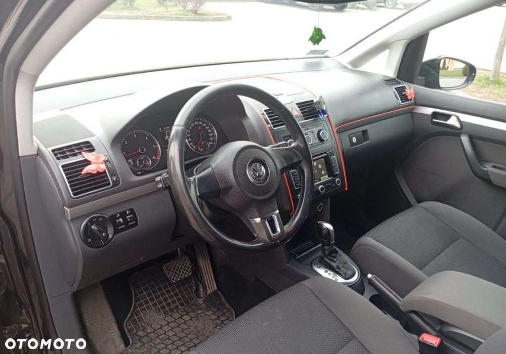 Volkswagen Touran - 19