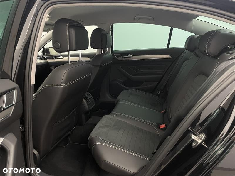 Volkswagen Passat - 11
