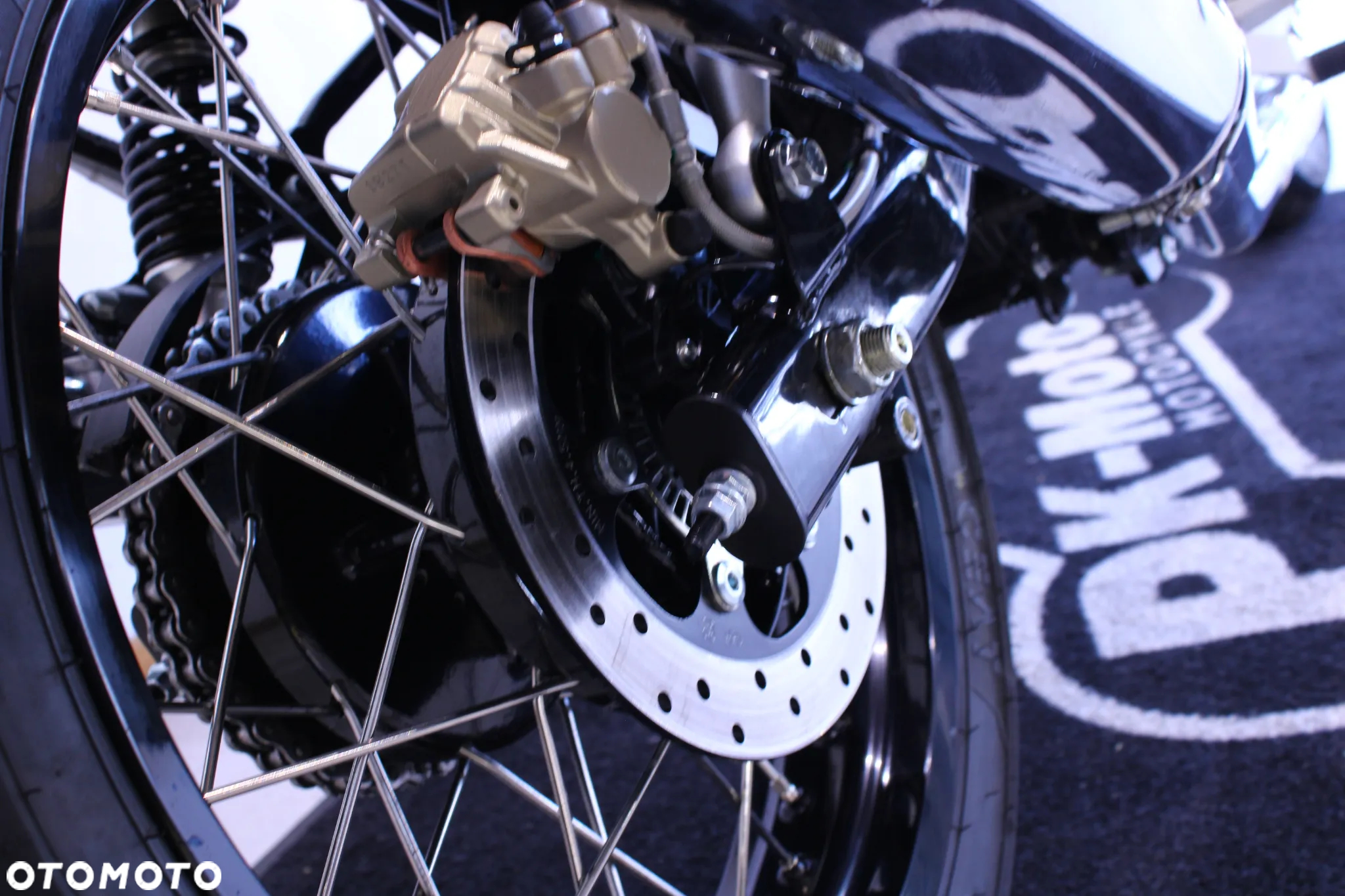 Royal Enfield Continental - 17