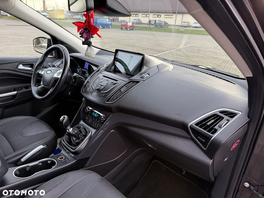 Ford Kuga 1.6 EcoBoost 2x4 Titanium - 16