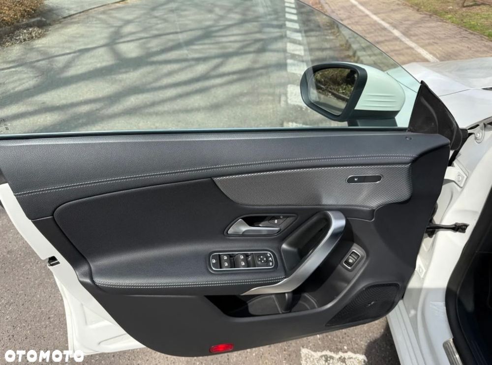 Mercedes-Benz CLA 200 d Progressive 8G-DCT - 12