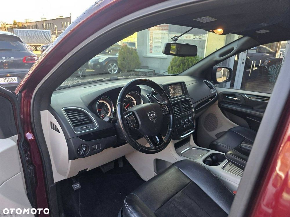 Dodge Grand Caravan - 7