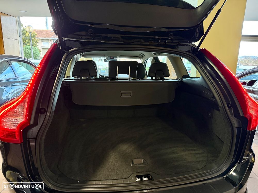 Volvo XC 60 2.0 D3 Drive R-Design - 36