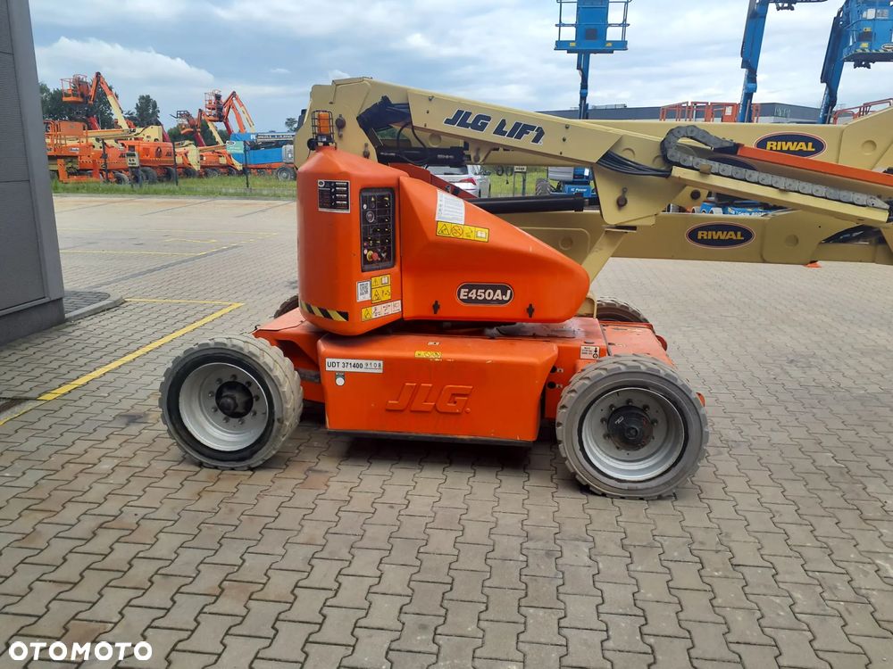 JLG E450AJ - 5