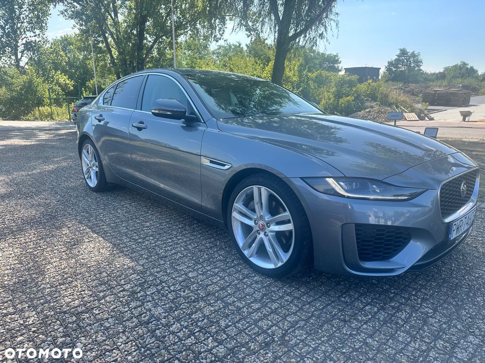 Jaguar XE 2.0 D180 R-Dynamic S - 28