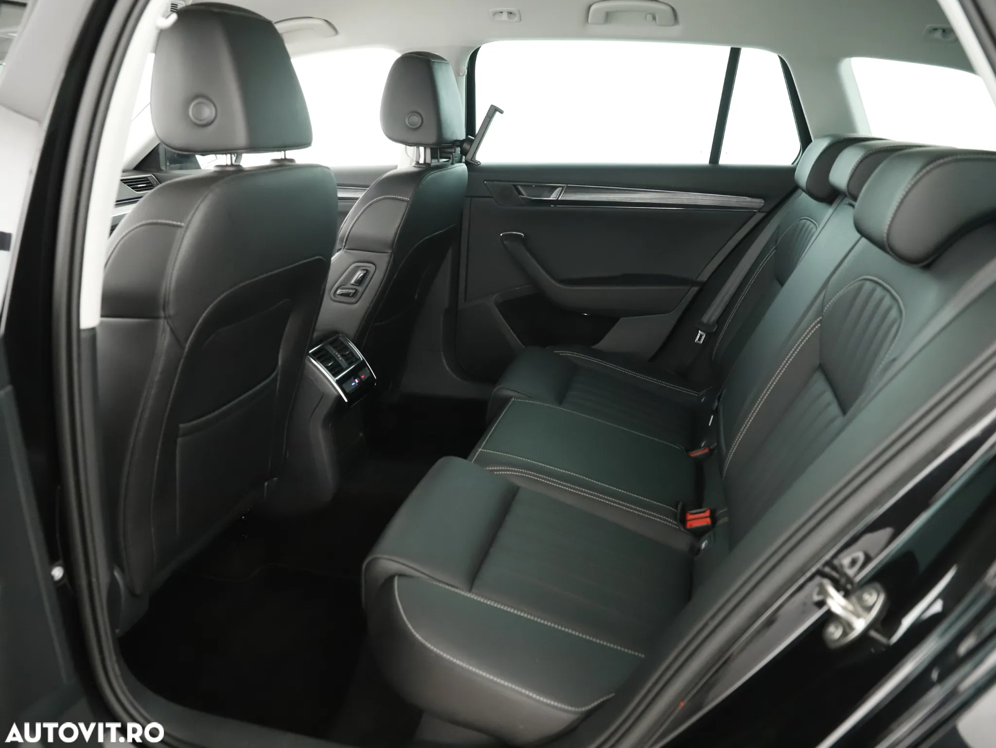 Skoda Superb 2.0 TDI DSG Style - 9