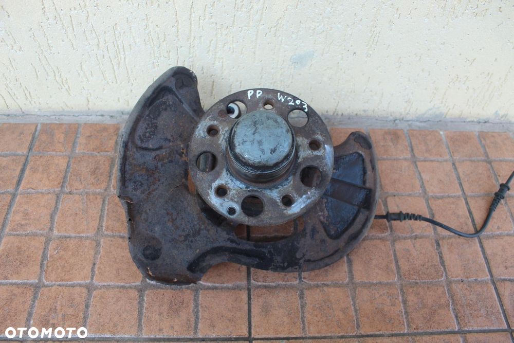 PIASTA ZWROTNICA PRAWY PRZÓD MERCEDES W203 1.8 K