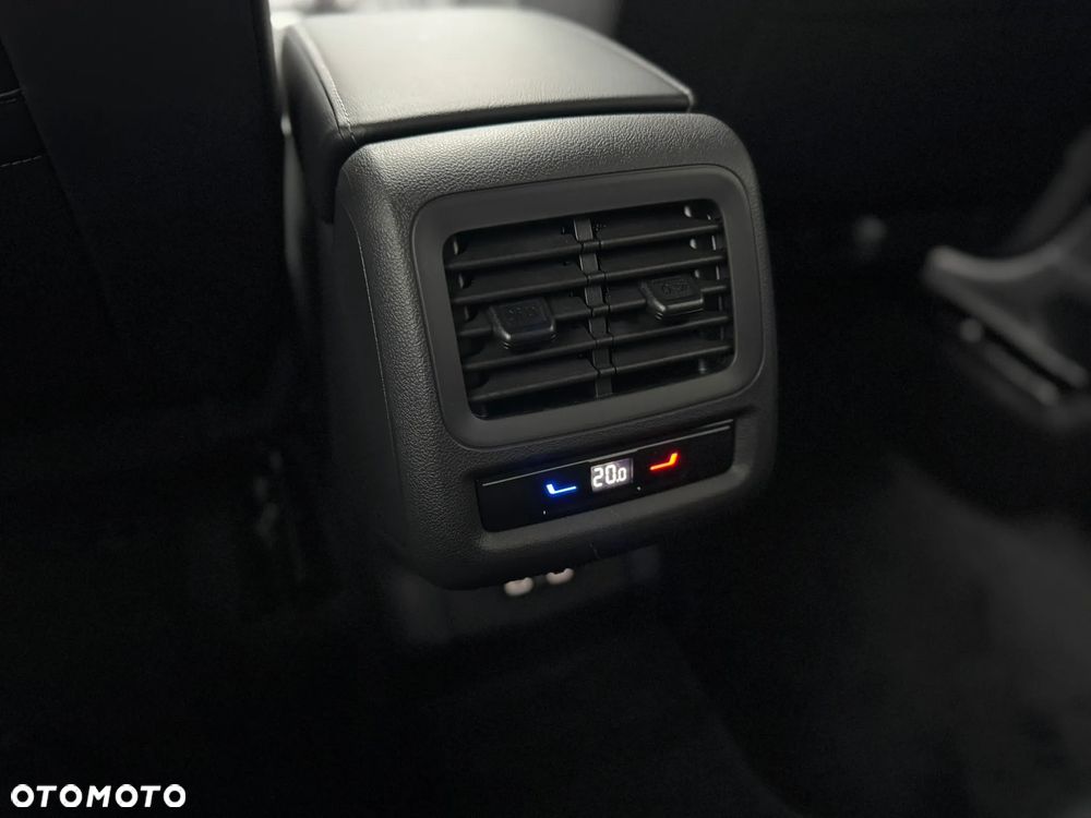 Volkswagen T-Roc 1.5 eTSI OPF DSG R-Line - 28