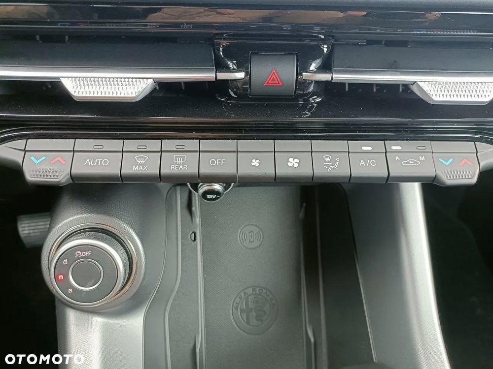 Alfa Romeo Tonale 1.5 T4 GSE mHEV TI DCT - 27