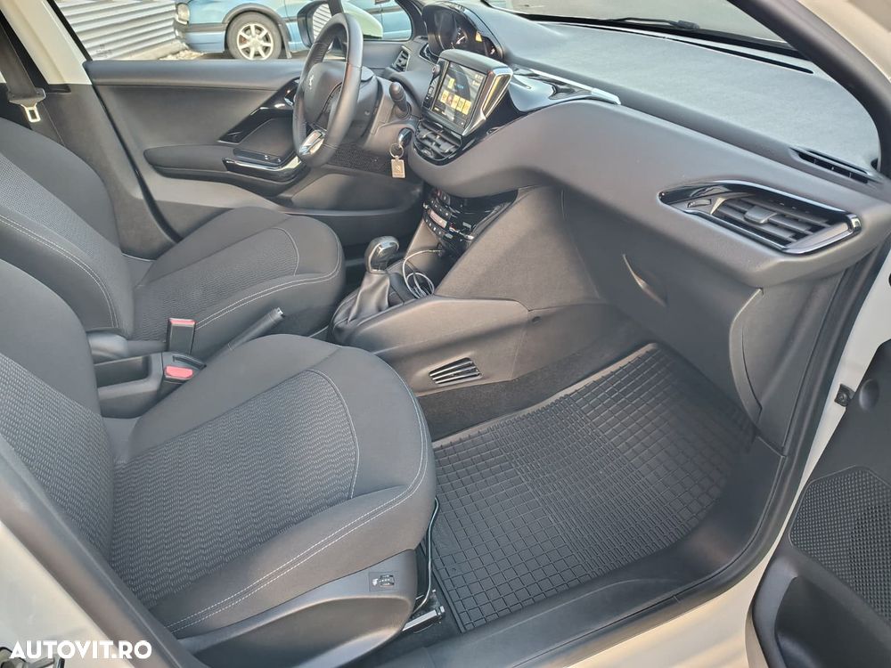 Peugeot 208 1.2 L PureTech Active - 8