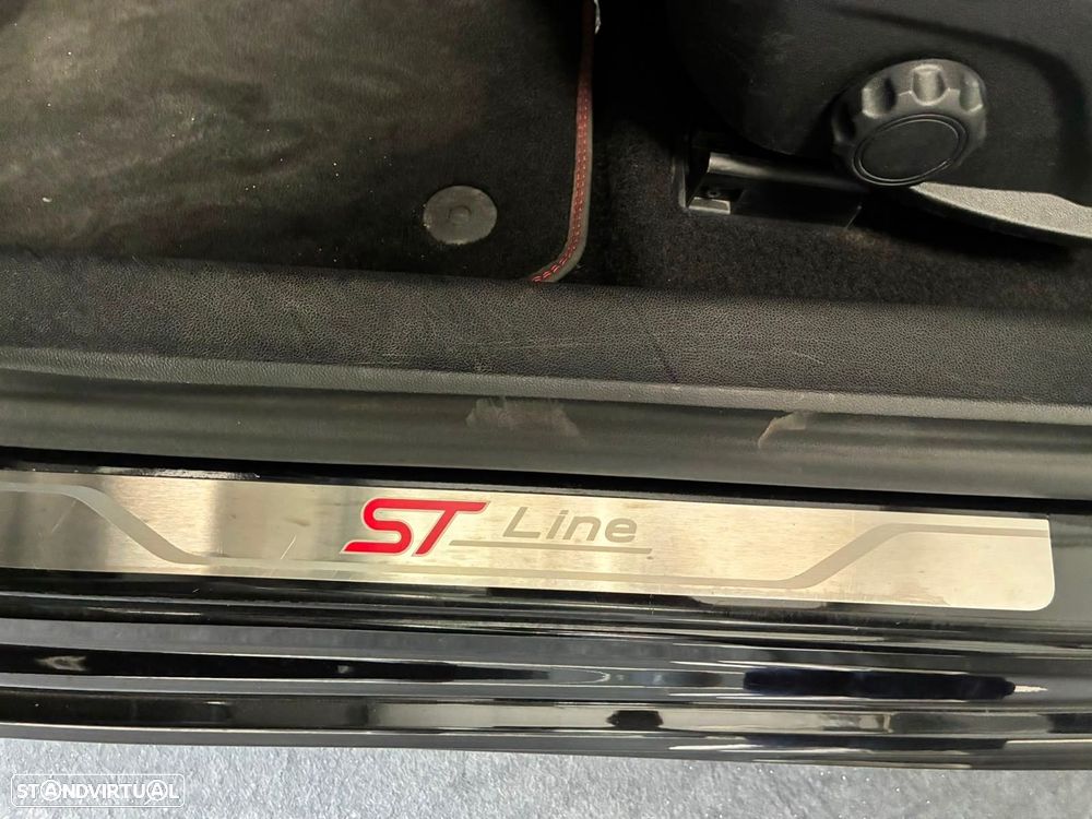 Ford Focus 1.0 EcoBoost MHEV ST-Line X - 18