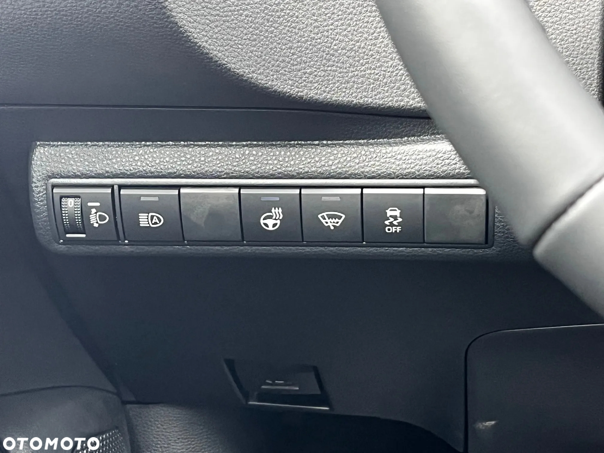 Suzuki Swace 1.8 Hybrid Premium Plus CVT - 22