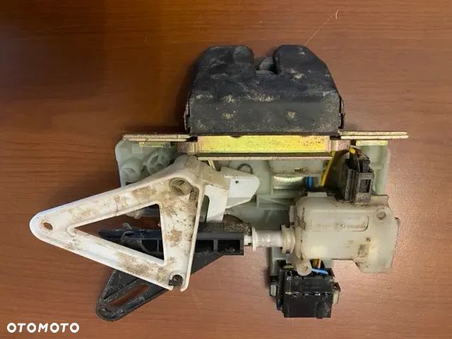 ZAMEK KLAPY BAGAŻNIKA VOLVO V70 XC70 - 4