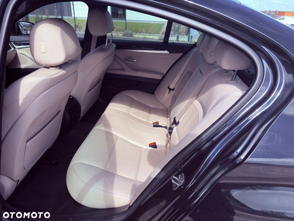 BMW Seria 5 520d xDrive - 4