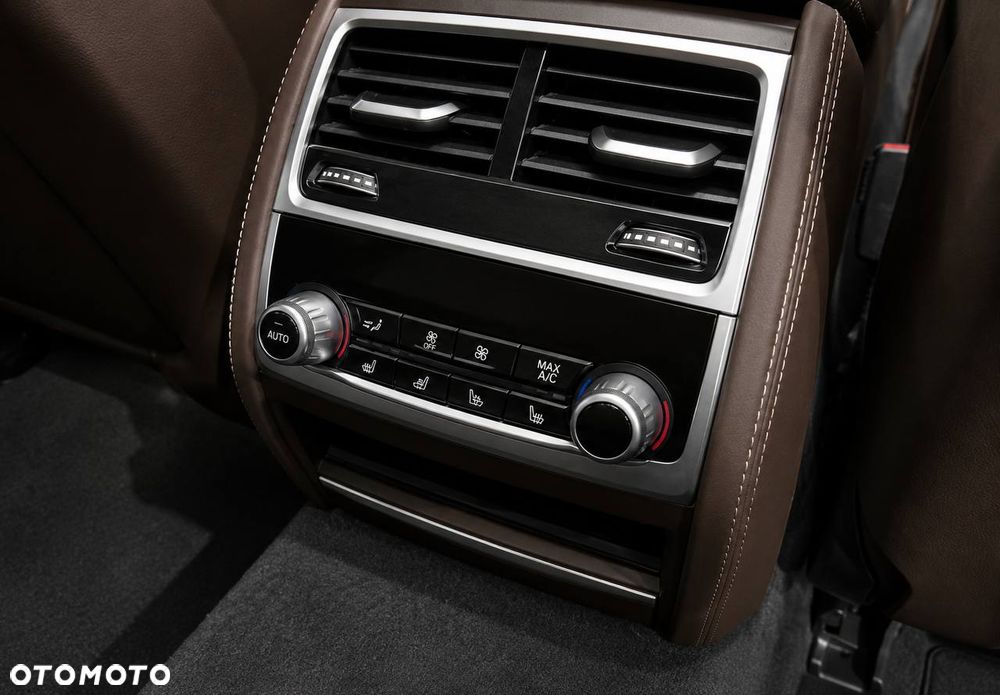 BMW Seria 7 740Li xDrive sport - 12