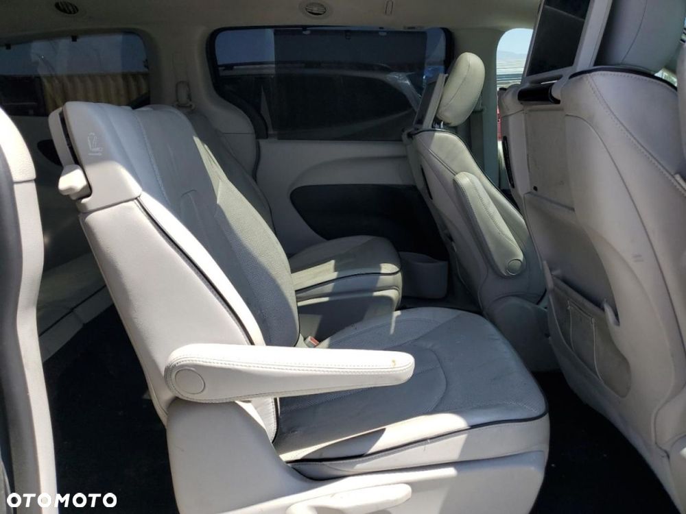 Chrysler Pacifica - 8