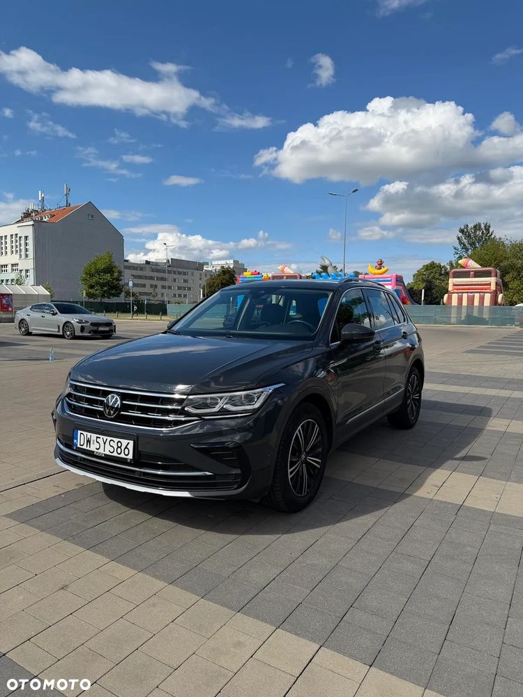Volkswagen Tiguan - 2