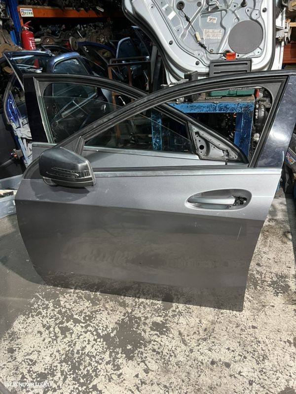 Porta frente esquerda Mercedes Class A 2015 - 1